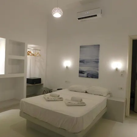 Livin Santorini - Center Apartament