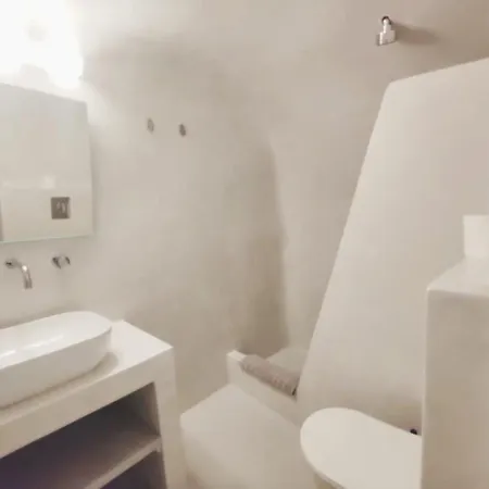 Livin Santorini - Center